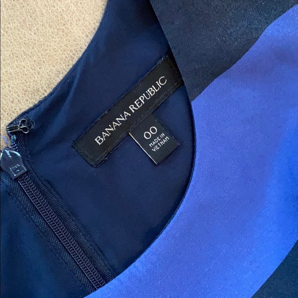 Banana Republic Striped Dress: Sleek & Chic - Size 00 - Picture 6 of 8